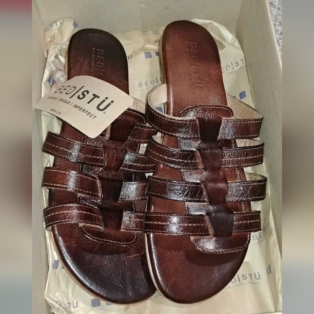 Bed Stu Zira new with tags+ box